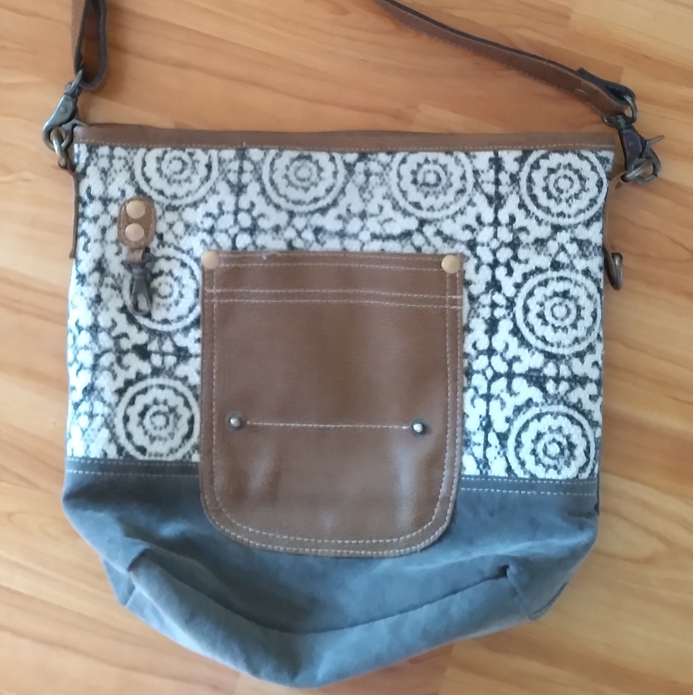 Myra purse